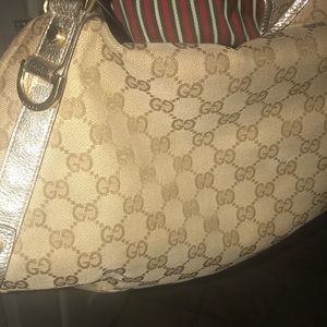 Gucci handbag never carried